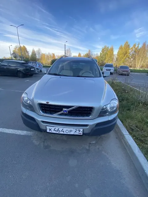 Транспортное средство Volvo XC90, 2003 года выпуска, цвет - серебристый, VIN YV1CM59H441060851, государственный номер К464ОР29. Состояние ТС: не на ходу, неисправен двигатель (коленвал), блок управления неисправен, на кузове незначительная коррозия, докатка в наличии, подкапотное пространство проверено