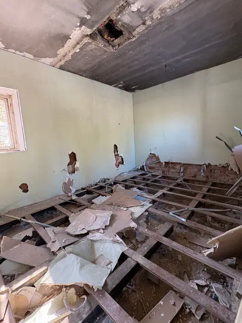 Нежилое здание, местонахождение: Республика Коми, г. Сосногорск, тер. Пожнинское участковое лесничество, д. 37/1, площадь 60,5 кв.м., кадастровый номер 11:19:0301001:4647 земельный участок под ним: местонахождение:  Республика Коми, г. Сосногорск,  тер. Пожнинское участковое лесничество, з/у 37/1, площадь 192 кв.м., кадастровый номер 11:19:0301001:5019