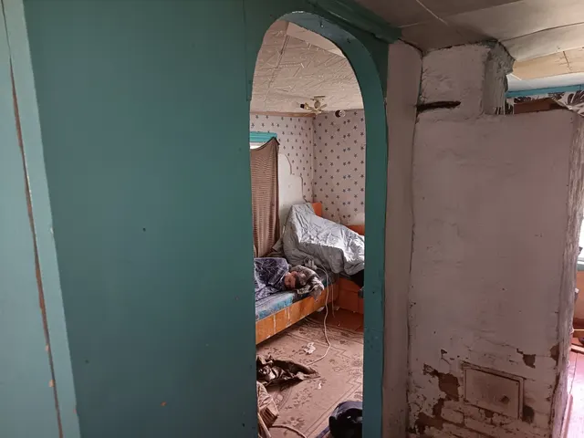 Жилой дом, назначение: жилой дом, 1 этаж (в т.ч. подземных 0), площадь 61,8 кв.м., к/н 75:27:140252:26, по адресу: Забайкальский край, р-н. Тунгокоченский, пгт. Вершино-Дарасунский, ул. Пролетарская, д. 33. Земельный участок, на котором расположен жилой дом по сведениям, предоставленным от Администрации Тунгокоченского муниципального округа правовые отношения на земельный участок не оформлены.