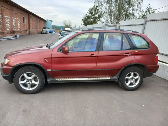 Легковой автомобиль BMW X5, 2002 года выпуска, идентификационный номер (VIN): WBAFA51020LM38890, № кузова (прицепа): WBAFA51020LM38890, шасси (рамы): отсутствует, мощность двигателя: 231 л.с., 170 кВт, объем двигателя: 2979 куб.см, цвет: вишневый, гос. номер М639МР77