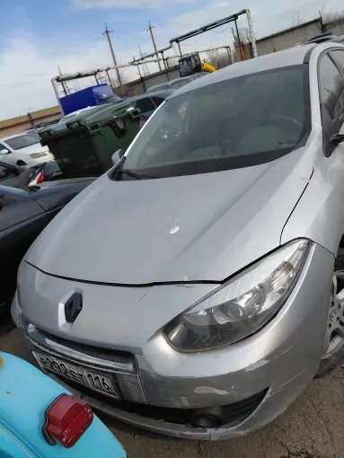 Автомобиль марки RENAULT FLUENCE (292)