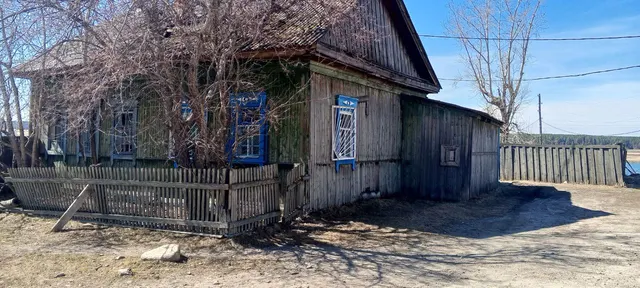 Нежилое здание, назначение: нежилое, площадь 76,3 кв. м, количество этажей 1, в том числе подземных 0, кадастровый номер: 85:03:070101:1650 с земельным участком площадью 253 +/- 6 кв. м, кадастровый номер 85:03:070101:2697, вид разрешенного использования: для эксплуатации нежилого здания, расположенные по адресу: Российская Федерация, Иркутская область, м.р-н Боханский, с.п. Олонки, с. Олонки, ул. Горького, зд. 1/1