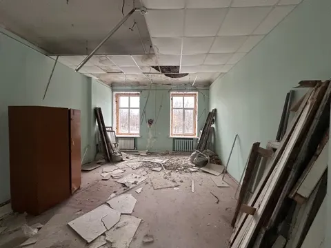 Нежилое помещение площадью 134,1 кв.м., с кадастровым номером 37:11:040101:1200, расположенного по адресу: Ивановская область, р-н. Палехский, п. Палех, ул. Зиновьева, д. 1