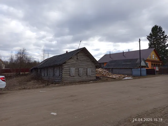Здание с кадастровым номером 29:05:011401:283 с земельным участком расположенные по адресу: Российская Федерация, Архангельская область, муниципальный округ Каргопольский, деревня Марковская, улица Ленинградский тракт, дом 22