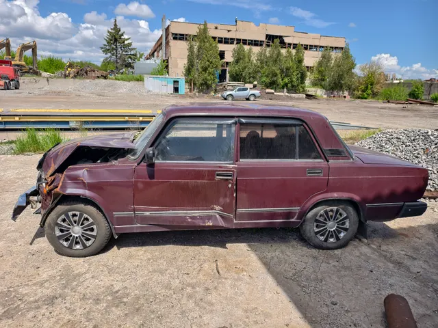 Имущество в качестве годных остатков:  Автомобиль марки ВАЗ» модель «210700-20», года выпуска неизвестен, государственный регистрационный номер «Т464АХ180» VIN: неизвестен