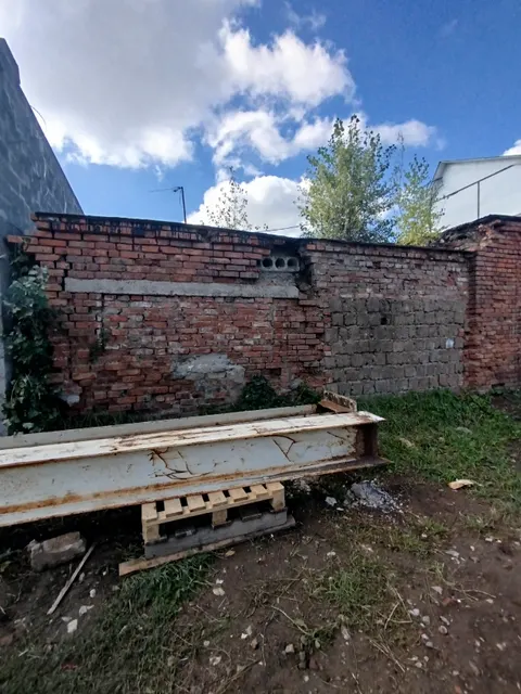 Здание гаража, назначение: нежилое, площадью 122,2 кв.м., по адресу: Оренбургская область, город Бузулук, ул. Фрунзе, д. 100