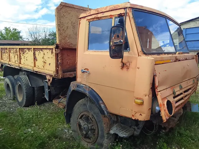 Автомобиль автосамосвал марки «КАМАЗ 55102»,
