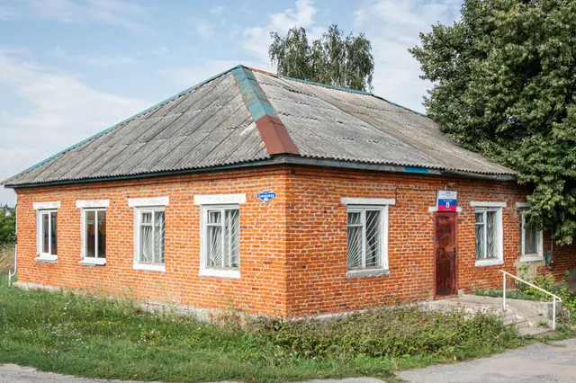 Лот №1: Здание, площадь 146,1 кв. м., кадастровый номер: 48:07:1090107:235; Земельный участок, площадь 567 +/- 8 кв.м., кадастровый номер: 48:07:1090113:21, расположенные по адресу: Российская Федерация, Липецкая область, м.о. Елецкий, с. Лавы, ул. Совхозная, зд. 23