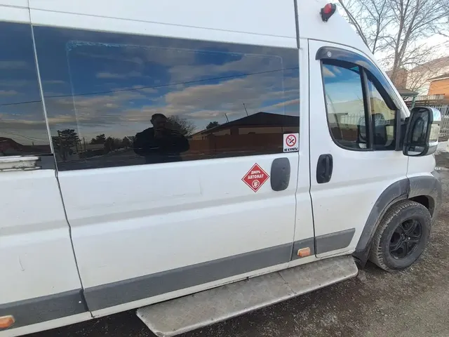 Автобус длиной от 5 м до 8 м; FST; 613; 2014 г.в., г/н Р465КХ75, цвет белый, VIN: XUSFST613E0002905; Номер кузова (прицепа): ZFA25000002481561. ПТС отсутствует. ТС имеет на задней двери с правой стороны внизу вмятина, на заднем бампере с правой стороны имеется трещина, с левой стороны крыла внизу имеется трещины ЛКП (шпаклевка), на передней правой фаре имеется обломок линзы, на стекле внизу трещина