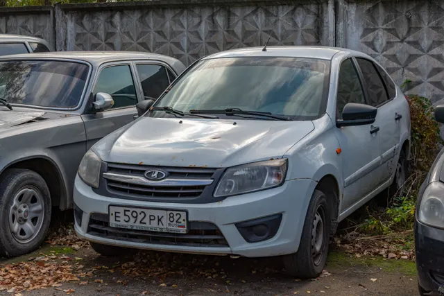 Автомобиль легковой, марка, модель ТС: LADA, 219110  LADA GRANTA, 2016 года выпуска, идентификационный номер (VIN): XTA219110HY240231; модель и номер двигателя – 11186, 6530182, цвет кузова – белый по адресу: Липецкая обл., г. Липецк, ул. 9 Мая, д.20а
