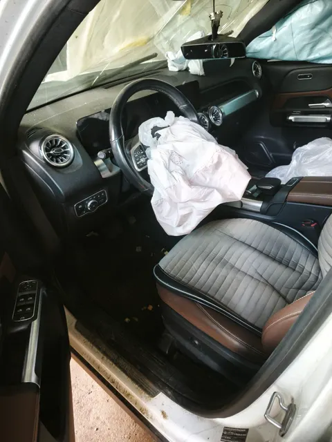 Д-к ООО «АСТ-Т». А/м MERCEDES BENZ GLB-CLASS,г/в 2021, г/н О870ВР193, VIN W1N2476151W138776. Обременение: арест, н/ц 2 288 600,00 руб., з-к 457 720,00 руб., ш/а 22 886,00 руб.