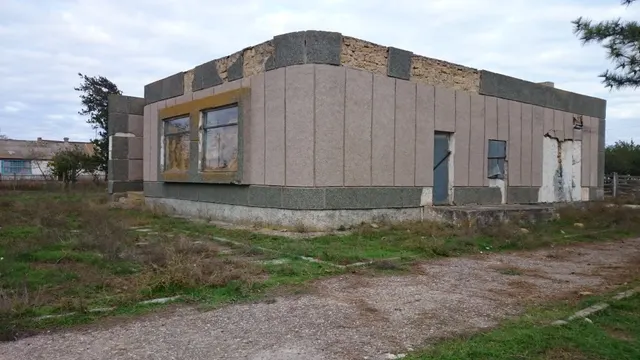 Нежилое здание площадью 168,6 кв.м – «Магазин», кадастровый № 90:06:060201:143, расположенного по адресу: Республика Крым, Красноперекопский район, с. Надеждино, ул. Победы, д. 2