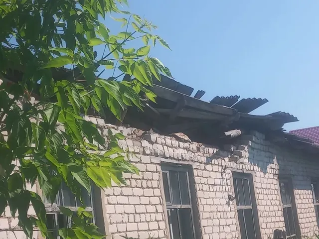 Здание клуба с земельным участком