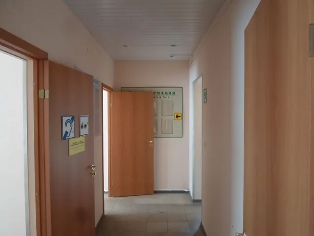 Земельный участок с кадастровым номером  34:20:030105:99, реестровый номер федерального имущества П11360002435, площадью 900 кв.м, с расположенными  на нем  административно производственным зданием с кадастровым номером 34:20:030105:2119, реестровый номер федерального имущества П12360004190, площадью 244,3 кв.м; зданием гаража с кадастровым номером 34:20:030105:2374, реестровый номер федерального имущества П12360007872,  площадью 56,6 кв.м