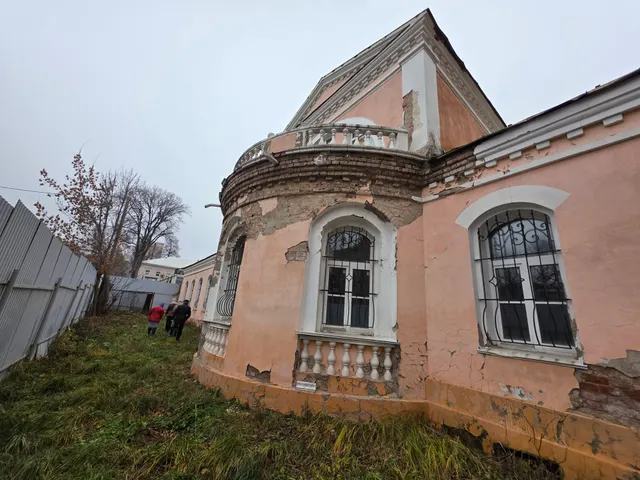 здание, являющееся объектом культурного наследия федерального значения, «Казенный дом», общей площадью 468,5 кв. м, с кадастровым номером 18:26:010638:601, расположенное по адресу: Российская Федерация, Удмуртская Республика, г.о. город Ижевск, г. Ижевск, ул. им. Вадима Сивкова, д. 180