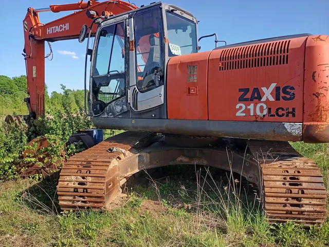 Лот № 8 (вторичные). Экскаватор Hitachi ZX210LCH-3, 2007 года выпуска, государственный номер 3689EE60, заводской номер HCM1U200H00206419, в рабочем состоянии. Местонахождение: Псковская обл., Струго-Красненский р-н, д. Заклинье. Основание для реализации на торгах - постановление судебного пристава-исполнителя о передаче на реализацию на торгах. Должник (собственник) – ООО «Псковспецстрой»