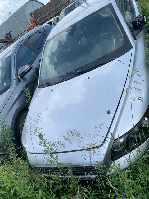 Транспортное средство «Volvo S40», VIN YV1MS664252053107, регистрационный номер MEL 811 LT, 2004 г.в., с ключом зажигания от транспортного средства «Volvo S40» и документами