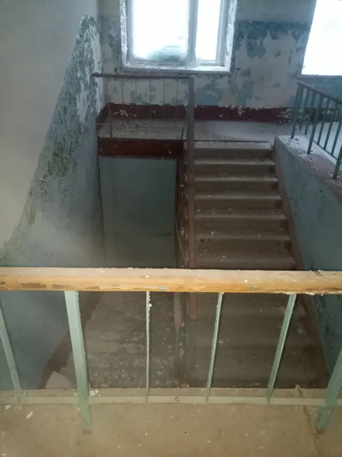 Здание столовой, назначение: нежилое, площадью 1830,6 кв. м, этажность 2, в т. ч. подземных 0, кадастровый номер 11:12:0201001:2343, местоположение: Республика Коми, г. Печора, п. Березовка с земельным участком