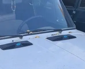 Автомобиль ВАЗ 2106, 2004 г.в., гос.номер Р466ТН38, белого цвета (отсутствует аккумулятор, по кузову ржавчина)