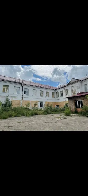 Лот № 1 – нежилое здание, назначение: нежилое, наименование: здание главного корпуса, количество этажей 2, в том числе подземных этажей: 0, кадастровый номер 71:26:010105:346, общая площадь 1 582 кв.м, с земельным участком с кадастровым номером 71:26:010105:302, площадью 8 991+/- 33 кв.м., расположенное по адресу: Тульская область, г. Донской, мкр. Центральный, ул. Калинина, дом 38