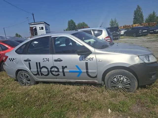 Легковой автомобиль (комби хэтчбек) LADA Granta 219110, 2018 г.в., г/н У574ХО174, VIN: XTA219110J0289575, цвет серебристый (залог, повтор)