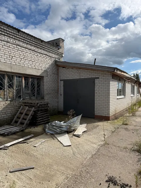 Имущественный комплекс, состоящий из 6 нежилых зданий, сооружений и 5 земельных участков, расположенный по адресу: РМЭ, Медведевский район, д. Ошурга, ул. Строительная (кад. номера и площади зданий, сооружений и земельных участков см. в описании лота)