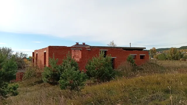 Здание незавершенного строительства с з/у