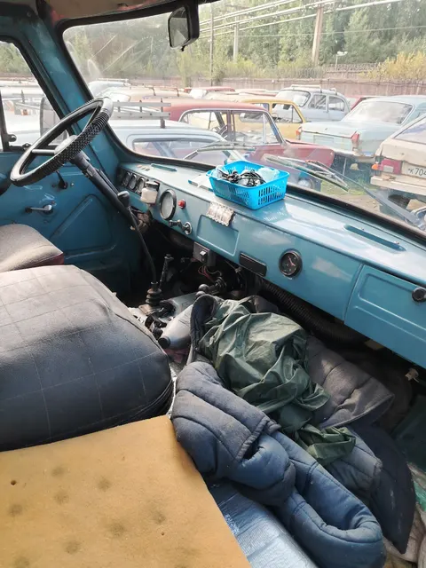 Автомобиль УАЗ с государственным регистрационным знаком М 401 УК 78
