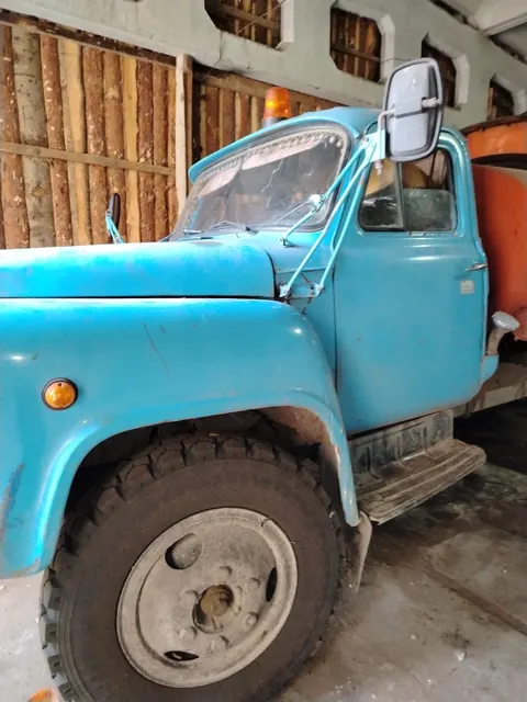 Грузовой автомобиль  ГАЗ 5312, 1988 г.в., г/н Х926УО54, VIN: XTH531200J1207208, голубого цвета. Ключей от ТС нет, при визуальном осмотре не на ходу (залог)