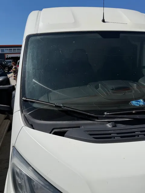 Грузовой фургон Peugeot Boxer, 2016 года выпуска, цвет - белый, государственный номер Н107ТН46, идентификационный номер (VIN) VF3YАZMFB12C41585, номер кузова (прицепа) VF3YАZMFB12C41585, номер двигателя 0968393. Состояние транспортного средства: по всему кузову имеются царапины, сколы, трещина на лобовом стекле, в нерабочем состоянии, неисправна коробка передач, имеются следы коррозии металла. Должник – Потребительское общество «Рассвет».