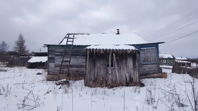Жилой дом, признанный непригодным для проживания, с кадастровым номером 69:10:0321301:109, площадью 68,3 кв.м, 1-этажный и земельный участок под ним с кадастровым номером 69:10:0321301:252, площадью 2100 кв. м, категория земель – земли населенных пунктов, вид разрешенного использования – для ведения личного подсобного хозяйства, по адресу: Российская Федерация, Тверская область, муниципальный округ Калининский, деревня Пестово, дом 16