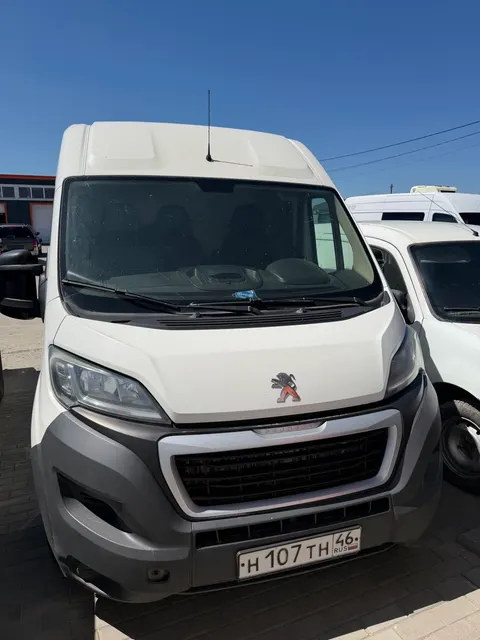 Грузовой фургон Peugeot Boxer, 2016 года выпуска, цвет - белый, государственный номер Н107ТН46, идентификационный номер (VIN) VF3YАZMFB12C41585, номер кузова (прицепа) VF3YАZMFB12C41585, номер двигателя 0968393. Состояние транспортного средства: по всему кузову имеются царапины, сколы, трещина на лобовом стекле, в нерабочем состоянии, неисправна коробка передач, имеются следы коррозии металла. Должник – Потребительское общество «Рассвет».