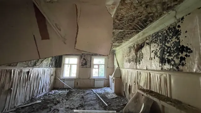Объект муниципального нежилого фонда - одноэтажное нежилое здание площадью 207,3 кв. м (Российская Федерация, Саратовская область, г.о. город Саратов, г. Саратов, мкр. Комбайн, зд. № 6А) вместе с земельным участком площадью 974 кв. м (Российская Федерация, Саратовская область, г.о. город Саратов, г. Саратов, мкр. Комбайн, з/у № 6А)