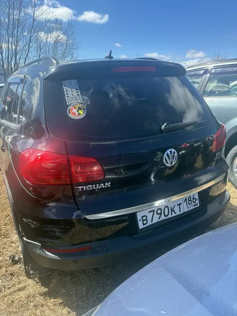 Автомобиль марки "VOLKSWAGEN TIGUAN", г/з В790КТ186, VIN- XW8ZZZ5NZCG119903, 2012 Г/В, черного цвета. ТС обременено ЗАЛОГОМ. По общему правилу при переходе права собственности залог сохраняется в соответствии со ст. 353 ГК РФ; приобретатель имущества приобретает права и несет обязанности залогодателя. Риски, связанные с сохранением залога и возможностью обращения взыскания на предмет залога, несет приобретатель. ТС имеет ограничения ФССП на регистрационные действия (ключи и документы отсутствуют