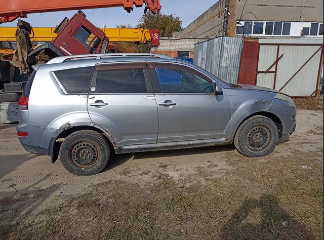 Автомобиль марки Citroën C-Crosser (10*)