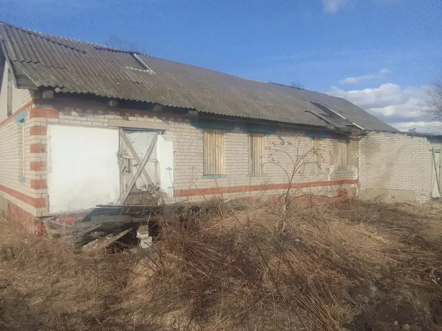 нежилое здание с земельным участком по адресу: Ярославская область, Первомайский муниципальный округ, с.Всехсвятское, Школьный пер., д.5