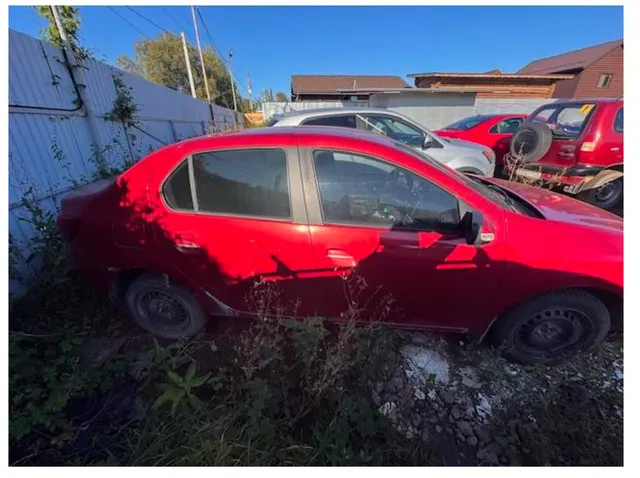 Легковой автомобиль Renault Logan, 2015 года выпуска, государственный номер М337ТР18, идентификационный номер (VIN) X7L4SRAV452703415, № двигателя UB40771, рабочий объём двигателя – 1598 куб. см, мощность двигателя 82 л.с., 60,29 кВт.
