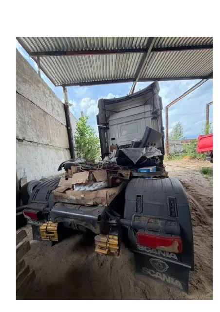 Грузовой тягач седельный Scania G420LA 4X2HNA, 2012 года выпуска, цвет - белый, государственный номер О484ЕТ46, идентификационный номер (VIN) YS2G4X20002074182, номер шасси (рамы) YS2G4X20002074182, номер двигателя 6709026, состояние транспортного средства: в нерабочем состоянии, двигатель неисправен, трещина на лобовом стекле. Должник – ООО «Кремень».