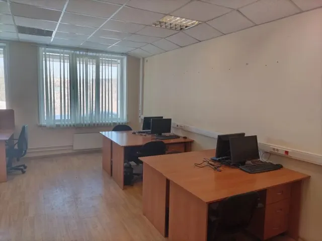 Нежилое офисное помещение на первом этаже площадью 36,5 кв.м. (номер по плану 62), расположенное по адресу: г. Новосибирск, Дзержинский район, ул. Есенина, д. 8/4