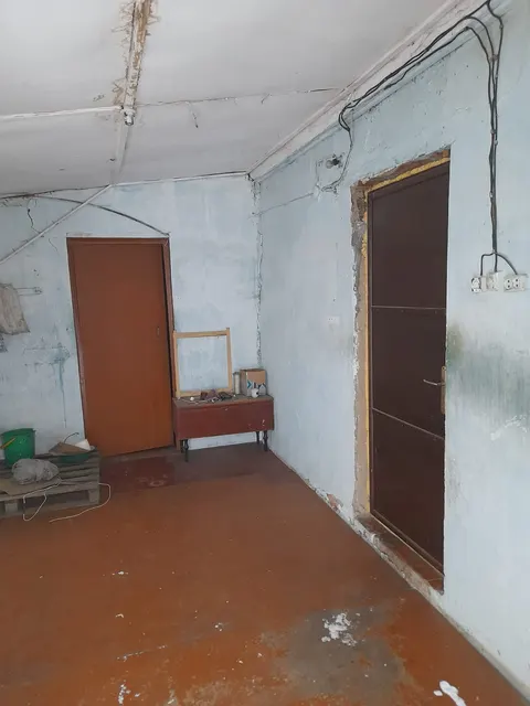 Нежилое здание с земельным участком, расположенное по адресу: Алтайский край, Павловский район, п. Советский, ул. Центральная, д. 17