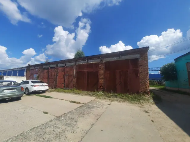 Нежилое здание, наименование: гараж, общей площадью  247,9 кв.м.,   расположенное по адресу: Тюменская область, г. Тобольск,  микрорайон «Менделеево», 52, строение 15, кадастровый номер: 72:24:0206001:151.