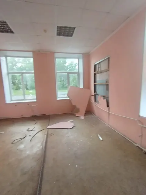 Нежилое здание площадью 689,7 кв.м., с кадастровым номером 31:06:0143003:176, расположенное по адресу: Белгородская обл., г. Старый Оскол, ул. Южная, д. 68.