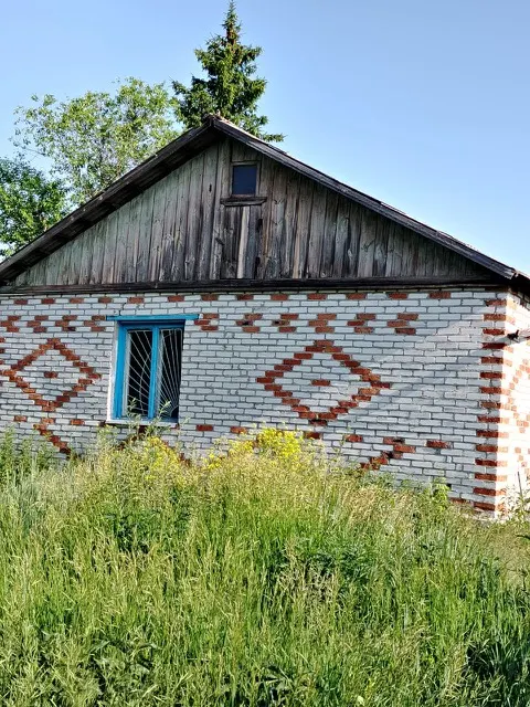 Здание  фельдшерско-акушерского пункта одновременно с земельным участком по адресу: Курганская область,  Шадринский район,  с. Верхозино,  ул. Советская, д. 76