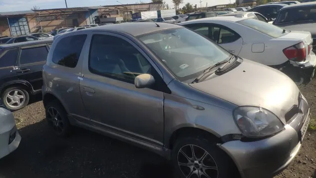 Транспортное средство марки «Toyota Vitz», 2001 г.в., с государственным регистрационным номером B635ВO17.