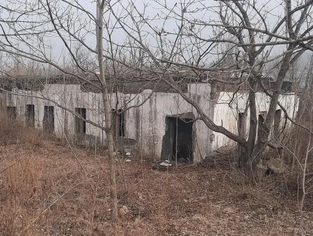Нежилое здание, одноэтажное, общей площадью 145,5 кв. м, кадастровый номер 25:28:070101:1083, расположенное по адресу: Приморский край, г. Владивосток, остров Попова, ул. Подгорная, зд. 23Б, с земельным участком площадью 480,0 кв. м, кадастровый номер 25:28:070101:1189, расположенным по адресу: Приморский край, г. Владивосток, остров Попова, ул. Подгорная, земельный участок 23Б/1