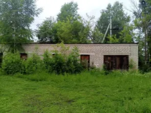Здание мастерских, гаража, склада, расположенное по адресу: Кировская область, Юрьянский район, пгт Мурыгино, ул. Новая, д. 34, общей площадью 229,3 кв. м. Кадастровый номер объекта 43:38:270106:890.