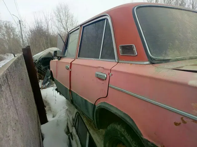 Автомобиль ВАЗ 21033, без г/н , 1981 г.в., кузов № 2103 1169553, двигатель № 5188626, цвет красный, комплектность и состояние  не проверялась данное  имущество обращено в доход государства. Находится в г. Ачинск  (Документы отсутствуют)