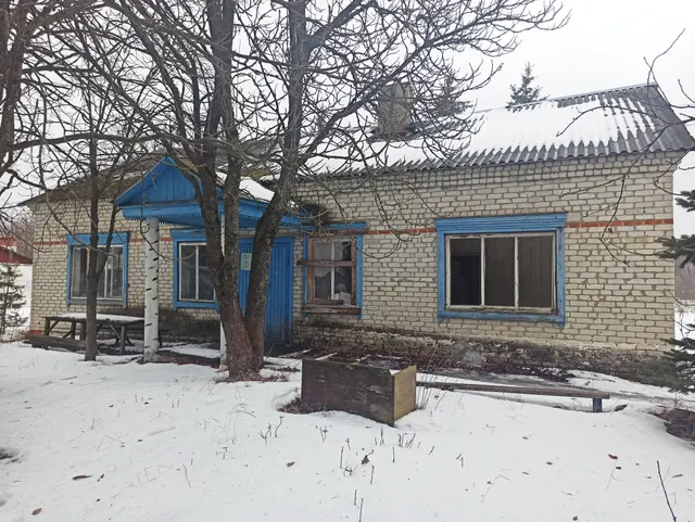 Здание конторы, площадью 113,7 кв.м., с кад. № 32:12:0010305:19, расположенное по адресу: Российская Федерация, Брянская область, м.р-н Климовский, г.п. Климовское, рп. Климово, ул. Брянская, д. 60 и земельный участок под ним с кадастровым № 32:12:0010305:171