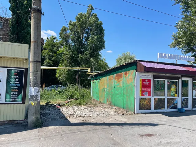 право на размещение нестационарного торгового объекта, за исключением нестационарного торгового объекта на базе транспортного средства: Ростовская обл., г. Новошахтинск, ул. Радио, 4-д (продовольственные товары)