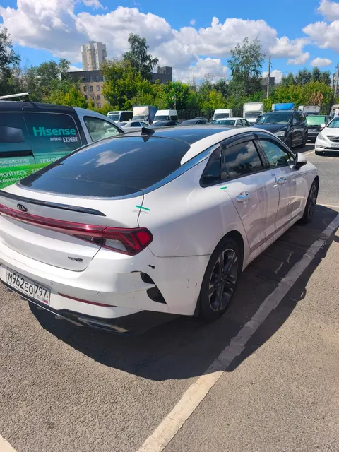 АМТС KIA K5, 2021 г.в., г/н М962ЕО797, цвет белый желтый серый, VIN XWEG6417BM0006690